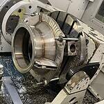 Verspaning van RVS-onderdeel in Spinner U5-1520 5-assige freesmachine met Siemens-besturing